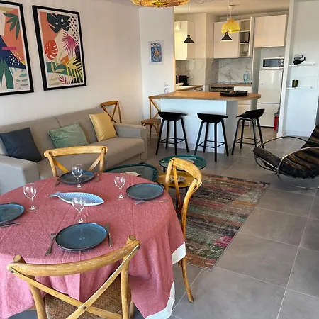 아파트 Grand T2 Dernier Etage Avec Garage A Moins De 300 M Du Centre Et *