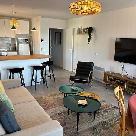 아파트 Grand T2 Dernier Etage Avec Garage A Moins De 300 M Du Centre Et *
