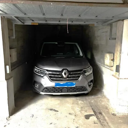 아파트 Grand T2 Dernier Etage Avec Garage A Moins De 300 M Du Centre Et 르 라방두
