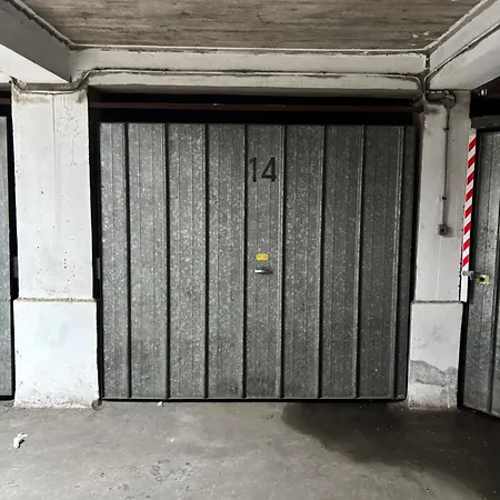 Grand T2 Dernier Etage Avec Garage A Moins De 300 M Du Centre Et *